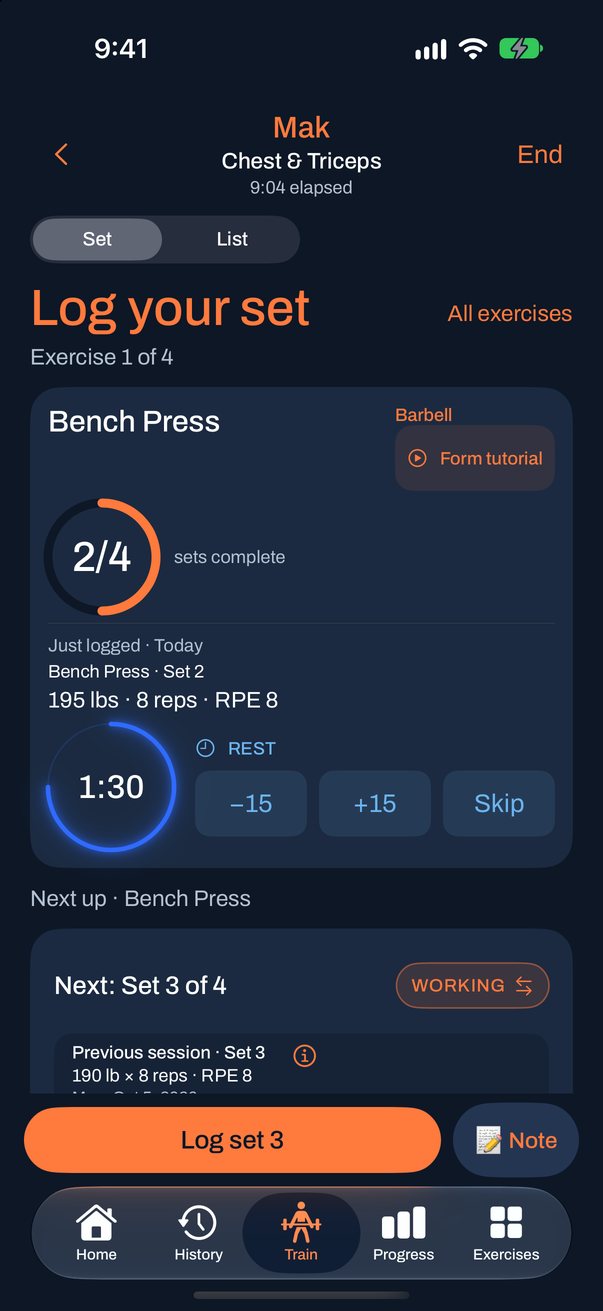 Mak during a bench press workout: set 2 logged at 195 pounds for 8 reps at RPE 8, a blue rest ring counting down from 1:31, and next up Set 3 with last session's Set 3 of 190 pounds for 8 reps